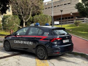 Studentessa picchiata dal fidanzato a Macerata. Intervengono i carabinieri